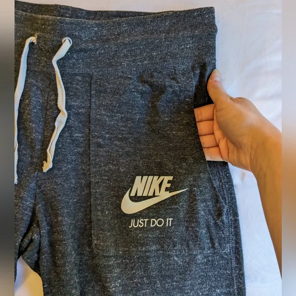 Nike Joggers - Picture 5 of 6